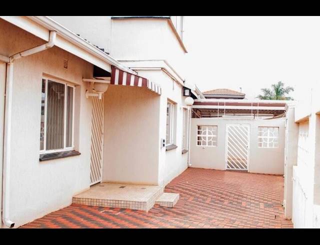 BUSINESS FOR SALE IN LENASIA EXT 1